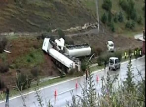 Mersin-Adana otoyolu ulaşıma kapandı