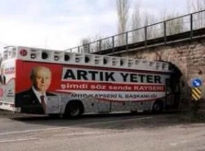 MHP'nin otobüsü Twitter'a damga vurdu!