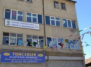 Niğde'de HDP binasına saldırı
