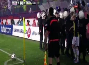 Olay çıktı, maç durdu