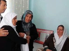 Ölen PKK'lının annesinden asker annesine beyaz tülbent