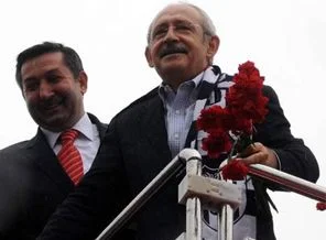 'Oy verirseniz iki elim yakanızda'