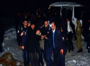Polis aracı devrildi: 7 yaralı!
