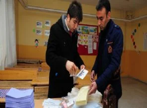 Seçimi 2 saatte bitirdiler