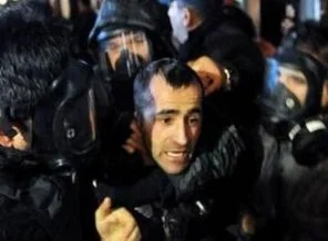 Taksim'de 'yolsuzluk protestosu'na polis müdahalesi