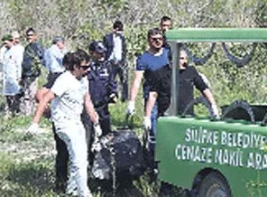 Taşa bağladığı cesedi suya attı