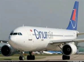 Trabzon'a giden uçağın motoru alev aldı