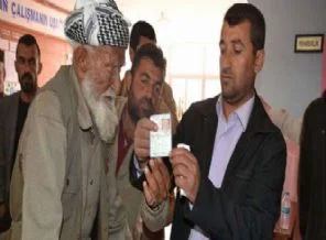 Türkiye'nin en yaşlı seçmeni oyunu kullandı