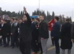 Ülkücüler Boğaz Köprüsü'nü trafiğe kapattı