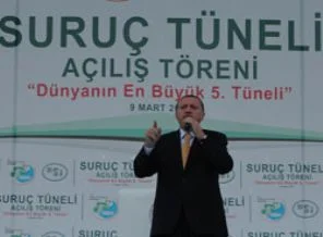 'Uzun adam' Türkiye'nin en uzun tünelinin açılışında