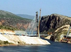 2 saatlik yolu 5 dakikaya düşüren köprü Ekim'de bitiyor