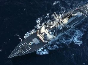 ABD savaş gemisi Boğaz'dan geçti