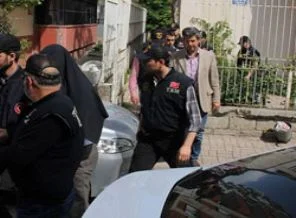 Adana'da gözaltındaki 8 kişi adliyede