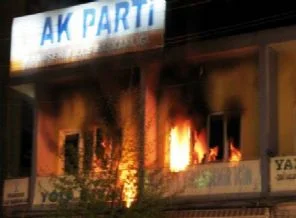 AK Parti binasında şüpheli yangın