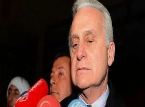 AK Parti imparatorluğa diz çöktürmedi