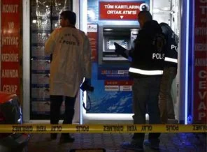ATM'ye para götüren zırhlı aracı çaldılar!