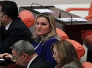 CHP'li Akif Hamzeçebi'den AK Partili vekile iltifat