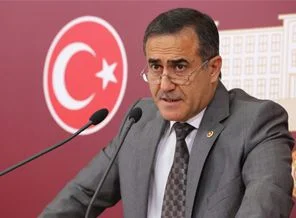 CHP'nin Üsküdar adayı İhsan Özkes partisini eleştirdi