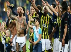 Fenerbahçe taraftarına üçlü çektiren çocuk