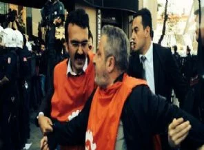 Gezi Parkı'ndaki DİSK eylemine müdahale