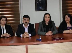 Hakkari'de BDP'lilerin protokol kavgası!
