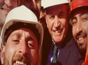 Kadir Topbaş işçilerle selfie pozu verdi
