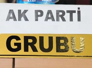Kağıdın altındakini görünce gerginlik çıktı