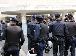 Karşıt görüşlü öğrenciler arasında kavga