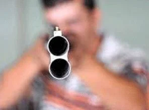 Liseye av tüfeğiyle saldırı
