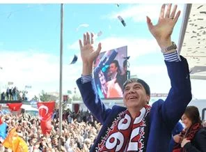 Menderes Türel mazbatasını aldı