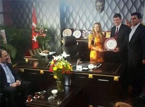 Metin Feyzioğlu'ndan BDP'li başkan Leyla İmret'e ziyaret