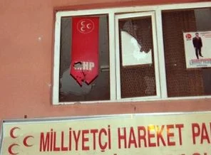 MHP ilçe binasına saldırı