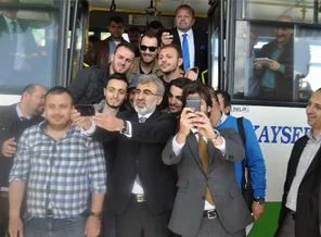 Selfie modasına o da uydu