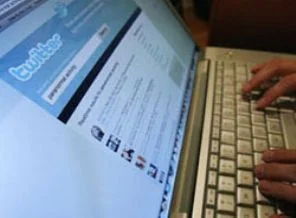 Twitter Facebook'a dönüştü