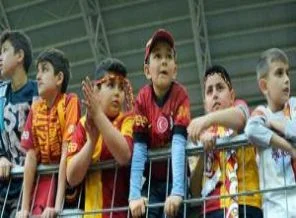 Ünal Aysal'a miniklerden Terim şoku