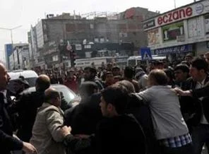 Van'da Ağrı gerginliği: 4 yaralı