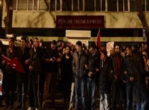 YSK önünde protesto