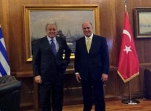 Yunan Bakan'dan Türk Büyükelçi'ye büyük jest