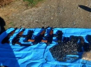 Adliye önünde durdurulan araçtan cephanelik çıktı
