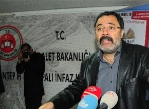 Ahmet Ümit cezaevinde