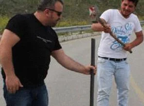 'Arazi benim' dedi yolu trafiğe kapattı