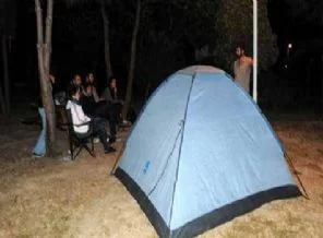 Artçılar yüzünden geceyi dışarda geçirdiler