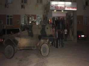 Askeri araç devrildi ölüler var!