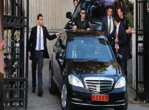 Başbakan, anne ve babasının mezarını ziyaret etti
