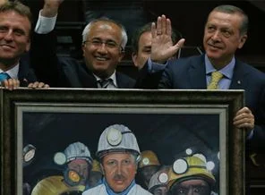 Başbakan Erdoğan'a anlamlı hediye!