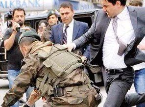 Başbakan Müşaviri dünya gündeminde