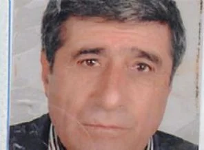 Boğazına kaçan sineği öldürmek isterken...