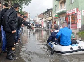 Bursa'daki sağanak sele neden oldu!