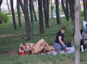 Deprem söylentisiyle sokağa döküldüler