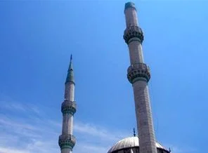 Depremde Tekirdağ'da minarenin tepesi yıkıldı